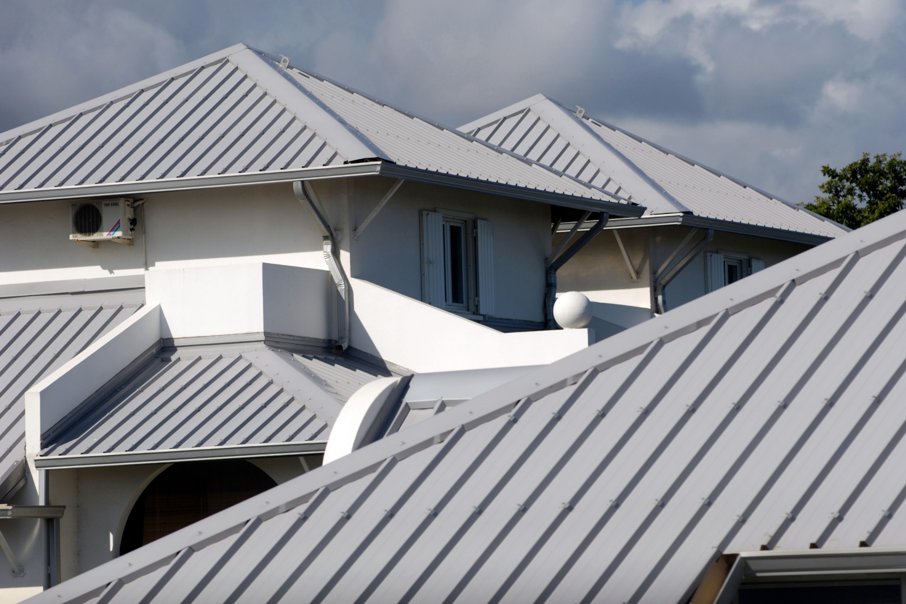 How to Maintain Metal Roof