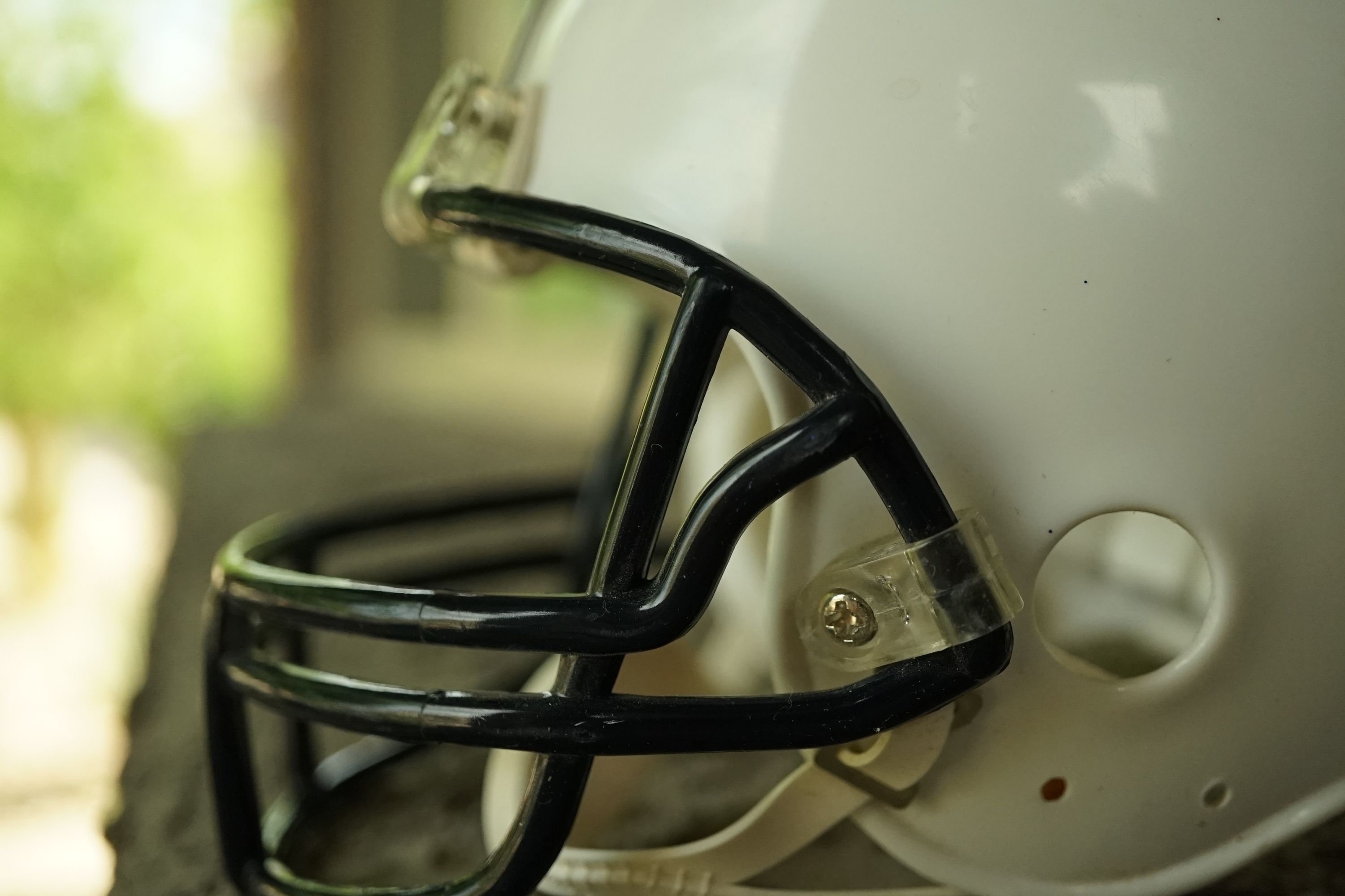 How to Remove Paint From a Football Helmet