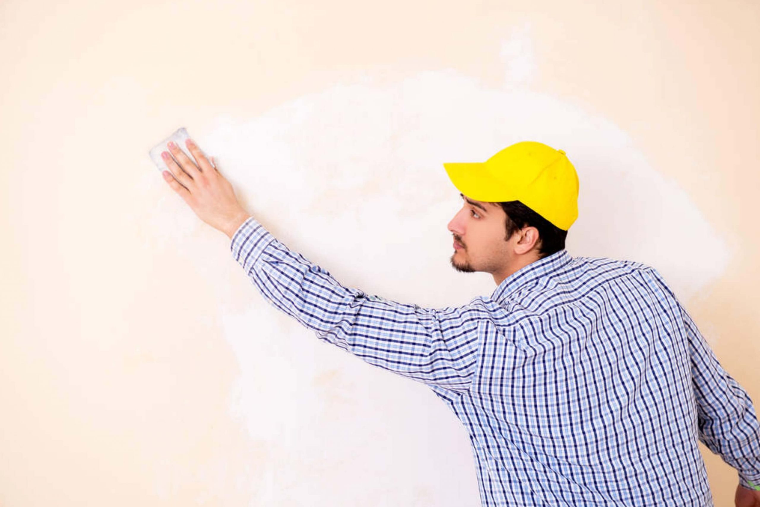 How to Sand Latex Paint From Walls