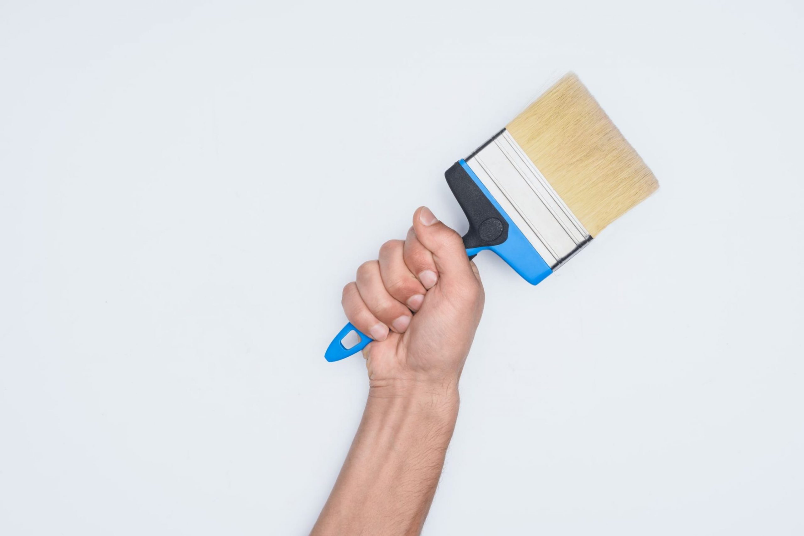 How to Paint Louvered Doors With a Brush