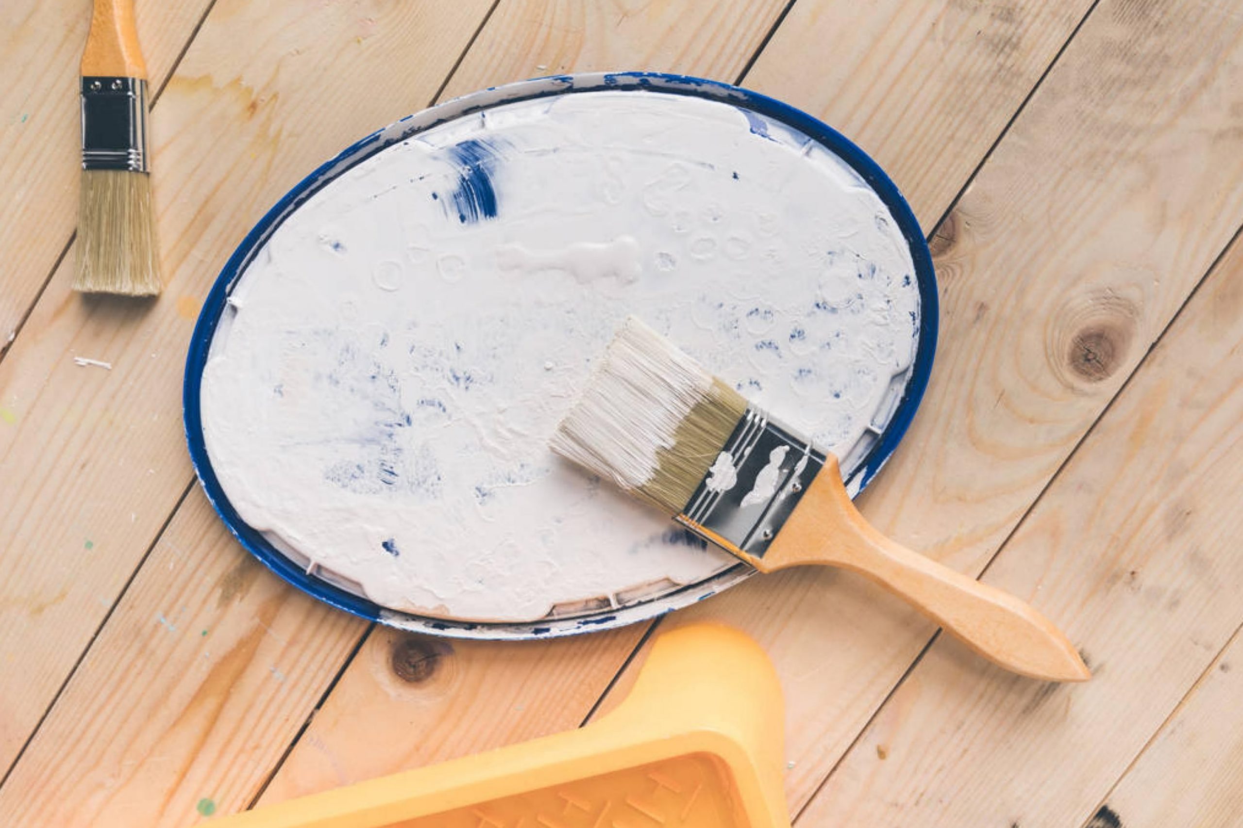 How to Remove Oil Paint From Plastic